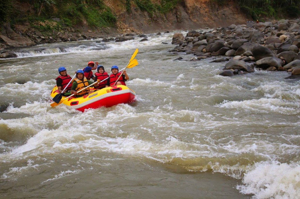 Arung Jeram Sungai Cicatih
